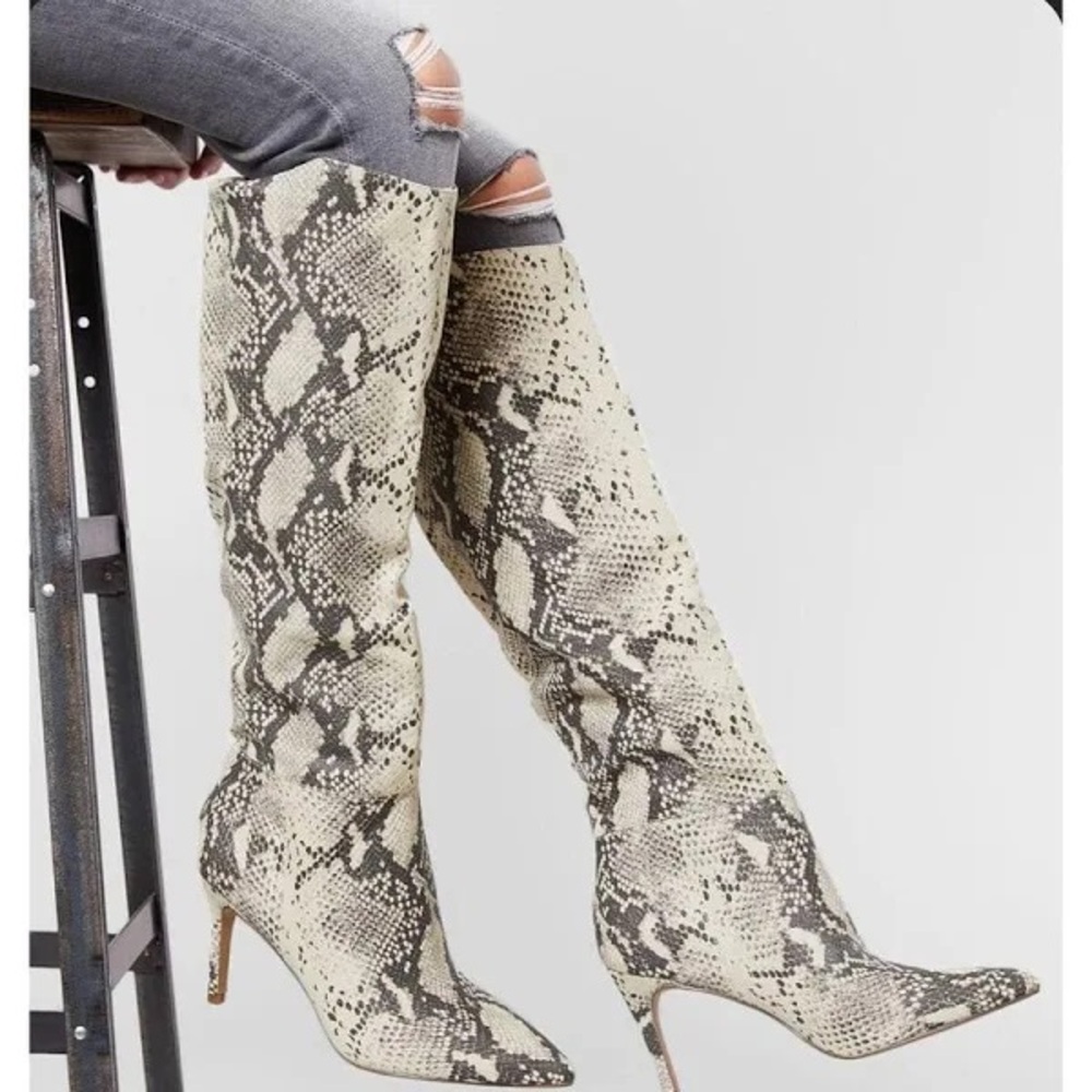 Steve Madden Kimari Snake Print Pointed Toe Knee High Heeled Boot Size 9